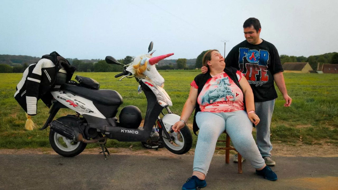 Les Amours Parapluies Background