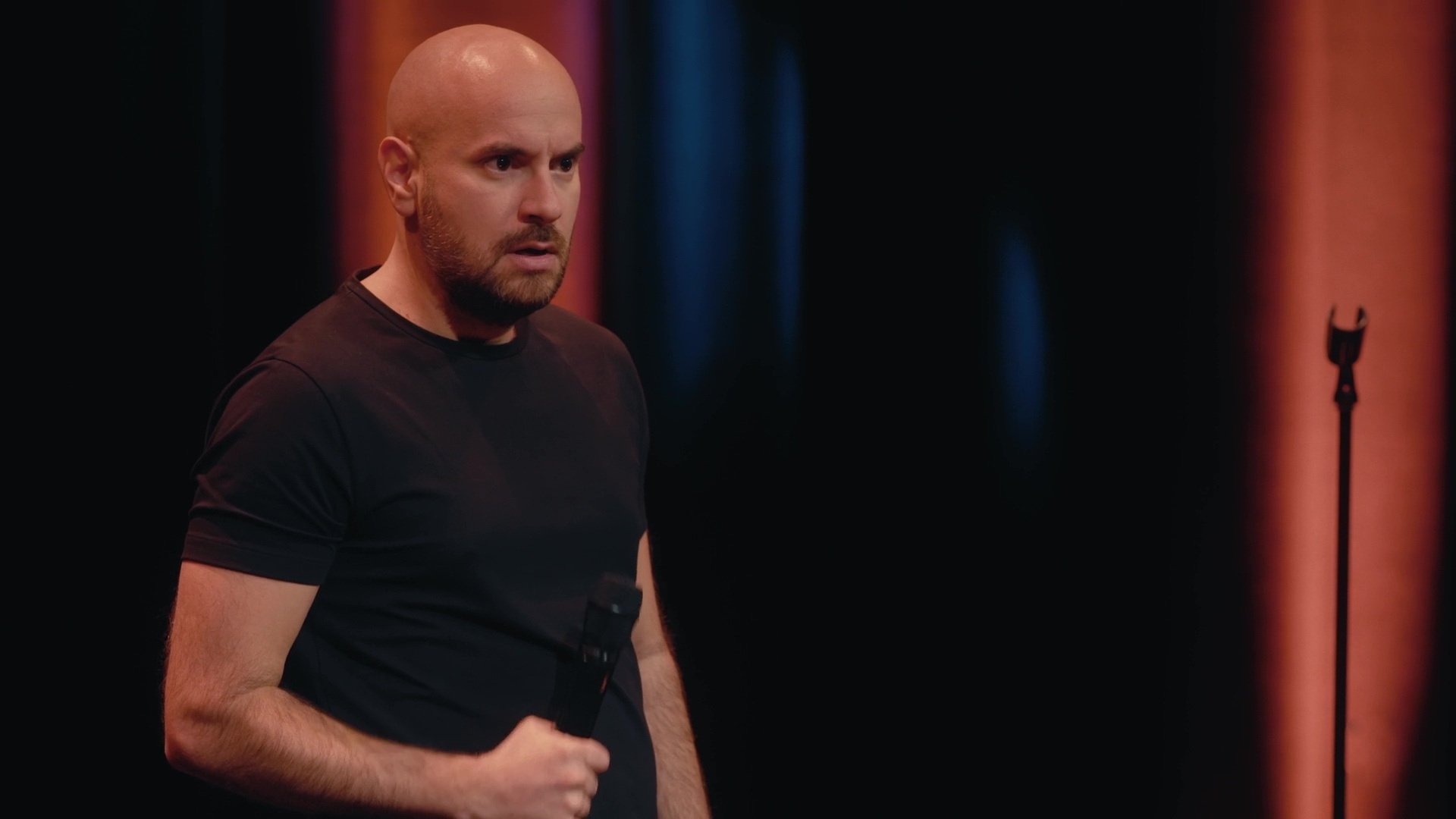 Kyan Khojandi : Une bonne soirée Background