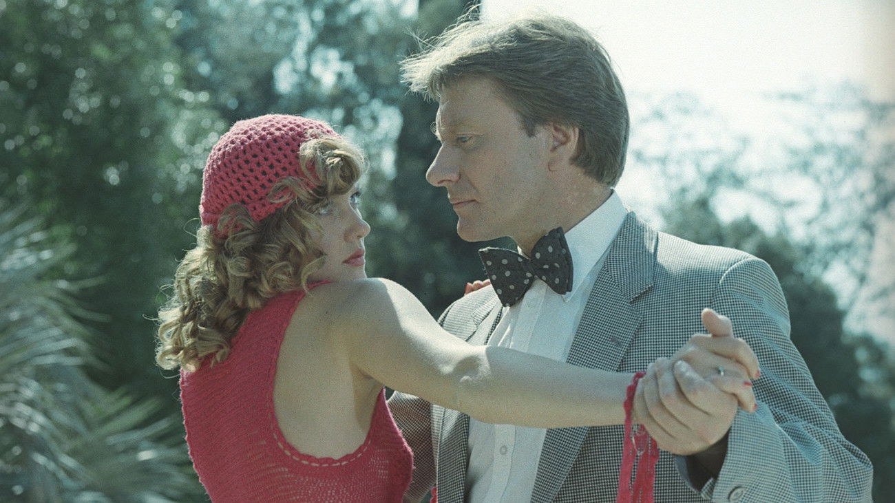 Be My Husband Background