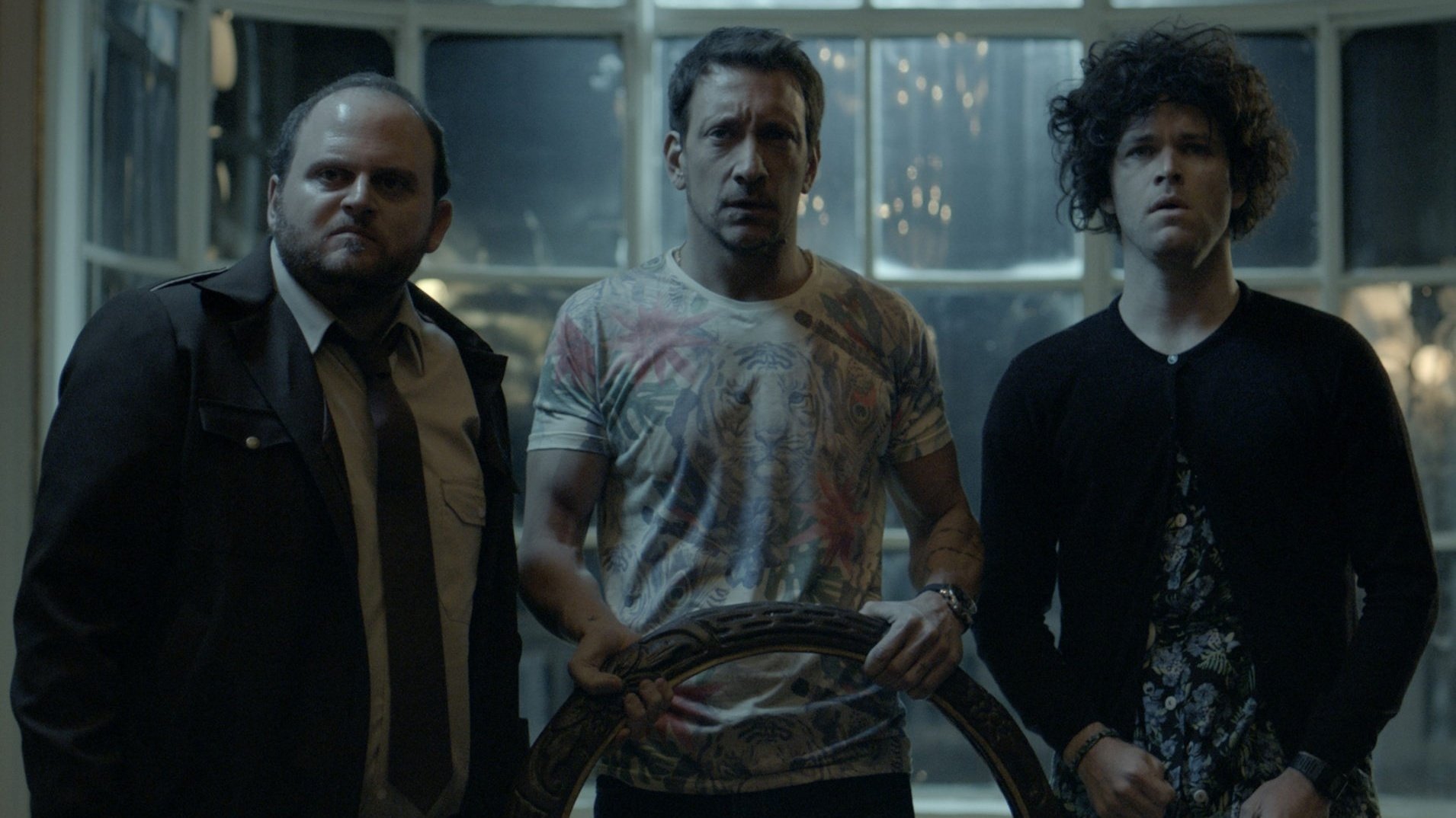 La última fiesta Background