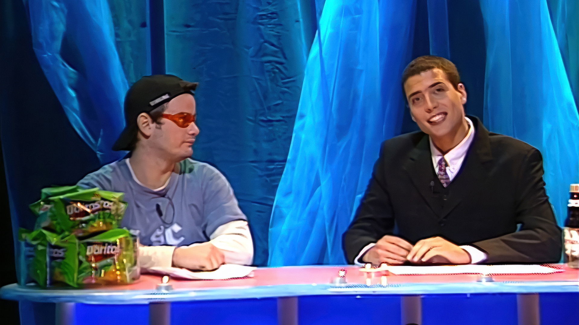 Gato Fedorento - Perfeito Anormal Background