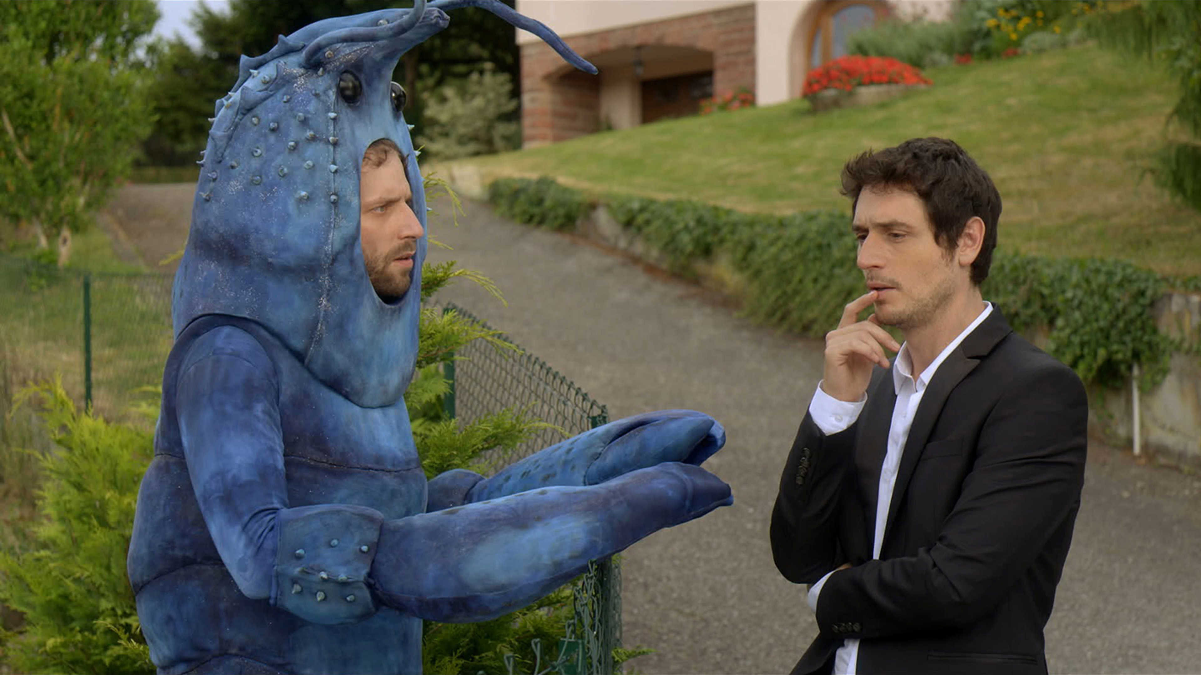 Les Bêtises Background