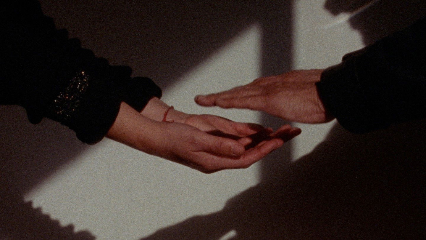 Una sombra oscilante Background