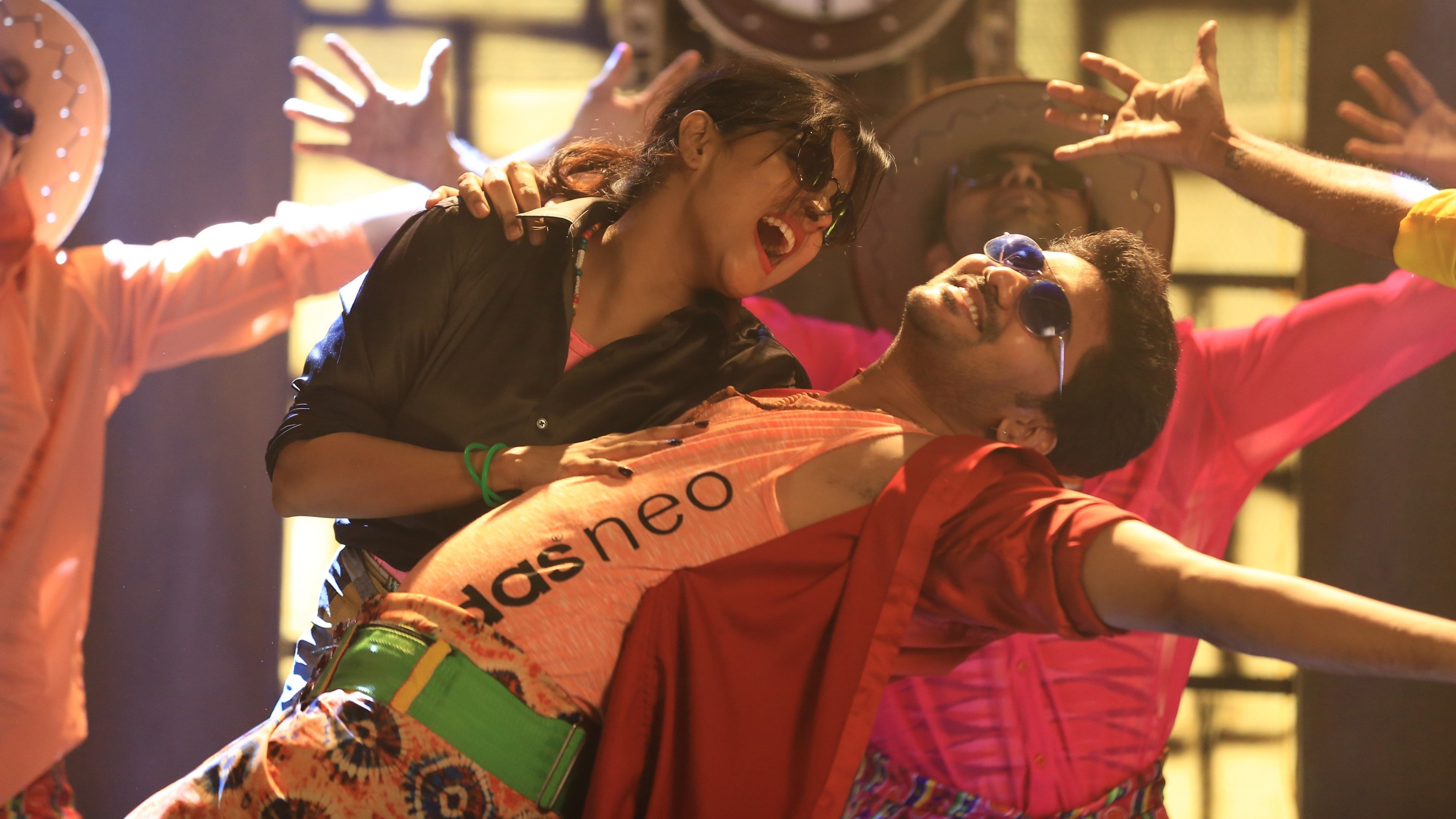 Natpuna Ennanu Theriyuma Background