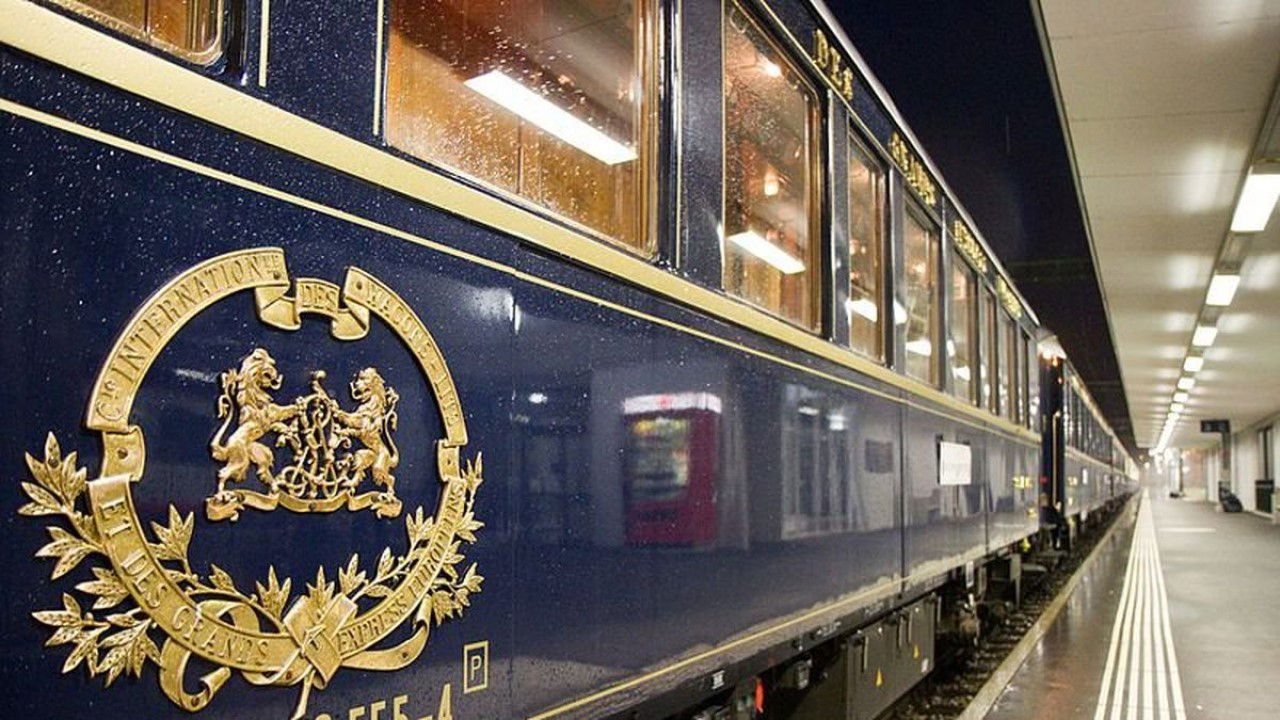 Orient-Express: A Legendary Journey Background
