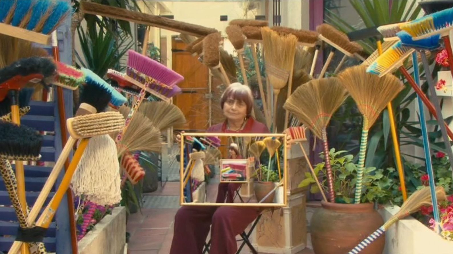 The Beaches of Agnès Background